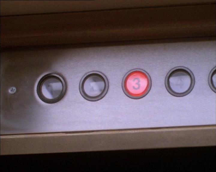Charmed-Online_dot_net-1x02IveGotYouUnderMySkin0612.jpg