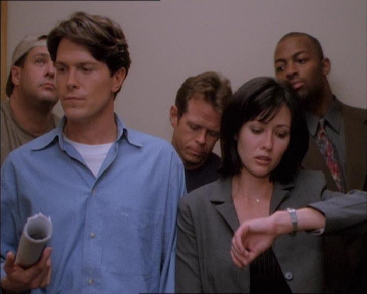 Charmed-Online_dot_net-1x02IveGotYouUnderMySkin0613.jpg
