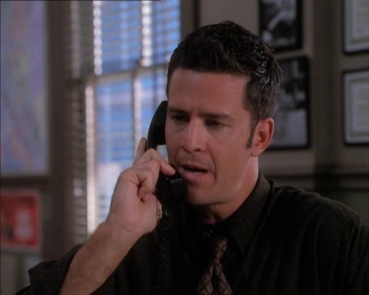 Charmed-Online_dot_net-1x02IveGotYouUnderMySkin0627.jpg