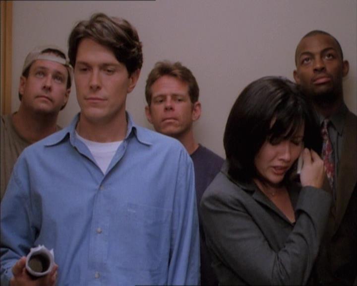 Charmed-Online_dot_net-1x02IveGotYouUnderMySkin0633.jpg