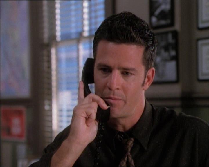 Charmed-Online_dot_net-1x02IveGotYouUnderMySkin0641.jpg