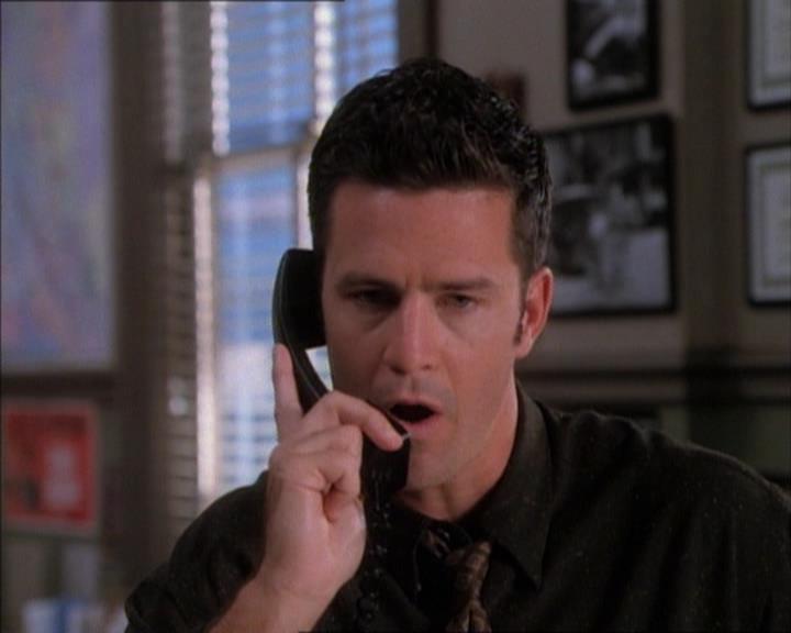 Charmed-Online_dot_net-1x02IveGotYouUnderMySkin0646.jpg