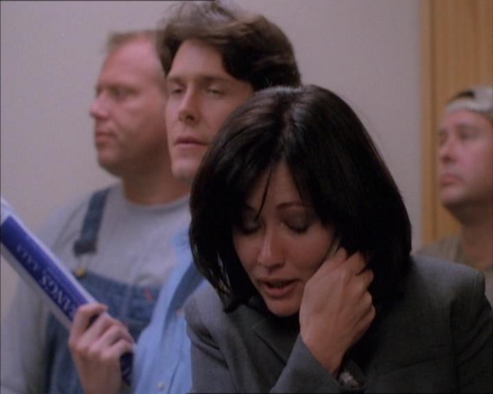 Charmed-Online_dot_net-1x02IveGotYouUnderMySkin0654.jpg