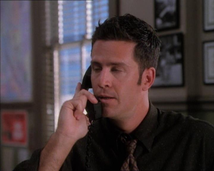 Charmed-Online_dot_net-1x02IveGotYouUnderMySkin0655.jpg