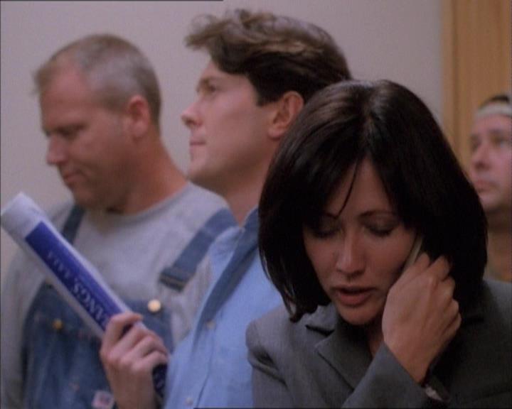 Charmed-Online_dot_net-1x02IveGotYouUnderMySkin0657.jpg Charmed-Online_dot_net-1x02IveGotYouUnderMySkin0657.jpg