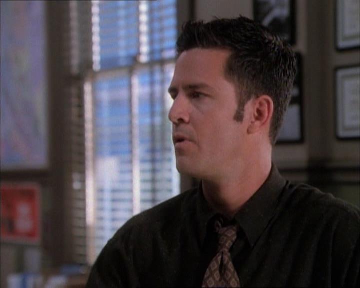 Charmed-Online_dot_net-1x02IveGotYouUnderMySkin0661.jpg