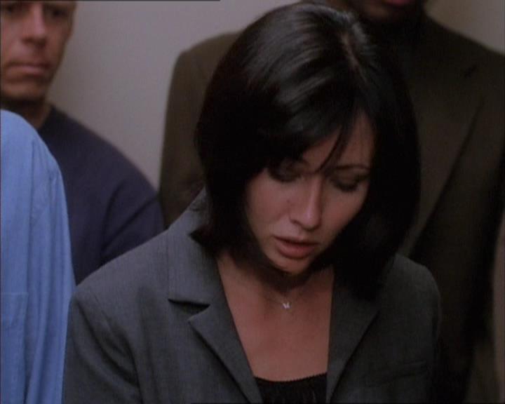 Charmed-Online_dot_net-1x02IveGotYouUnderMySkin0665.jpg