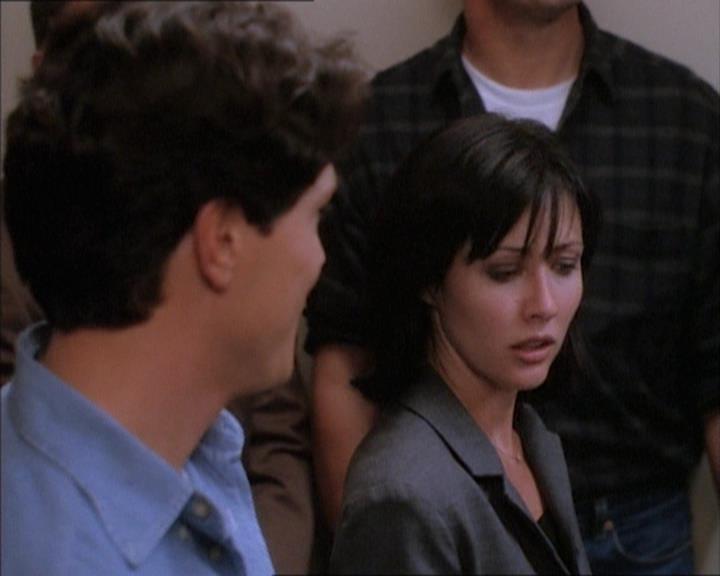 Charmed-Online_dot_net-1x02IveGotYouUnderMySkin0668.jpg