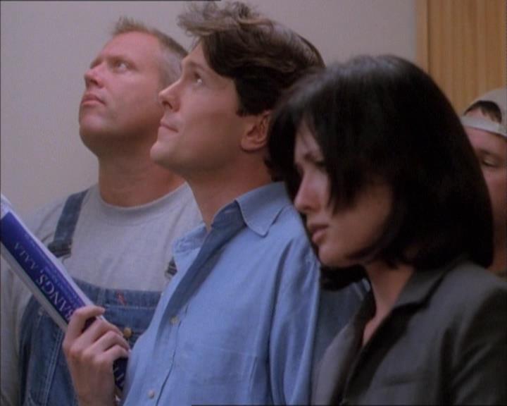 Charmed-Online_dot_net-1x02IveGotYouUnderMySkin0670.jpg