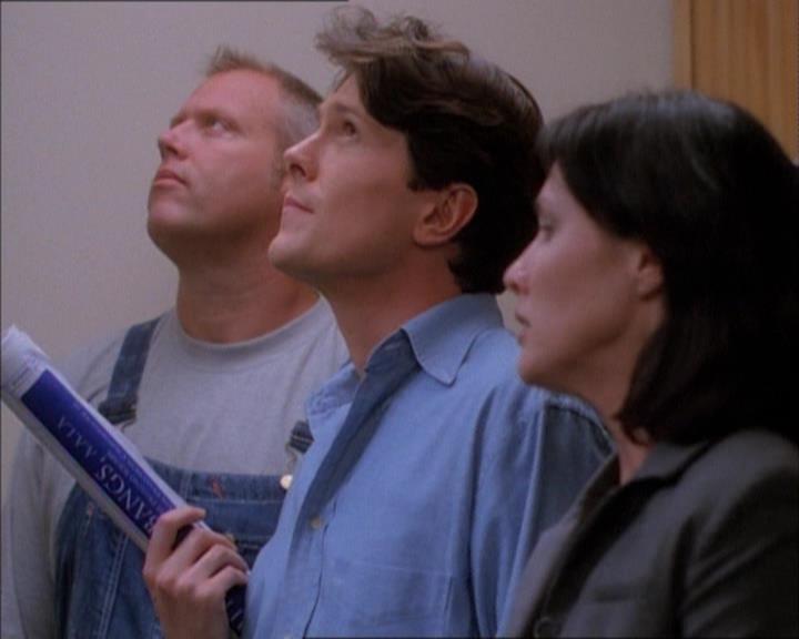 Charmed-Online_dot_net-1x02IveGotYouUnderMySkin0673.jpg