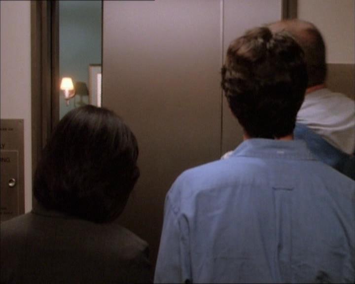 Charmed-Online_dot_net-1x02IveGotYouUnderMySkin0679.jpg