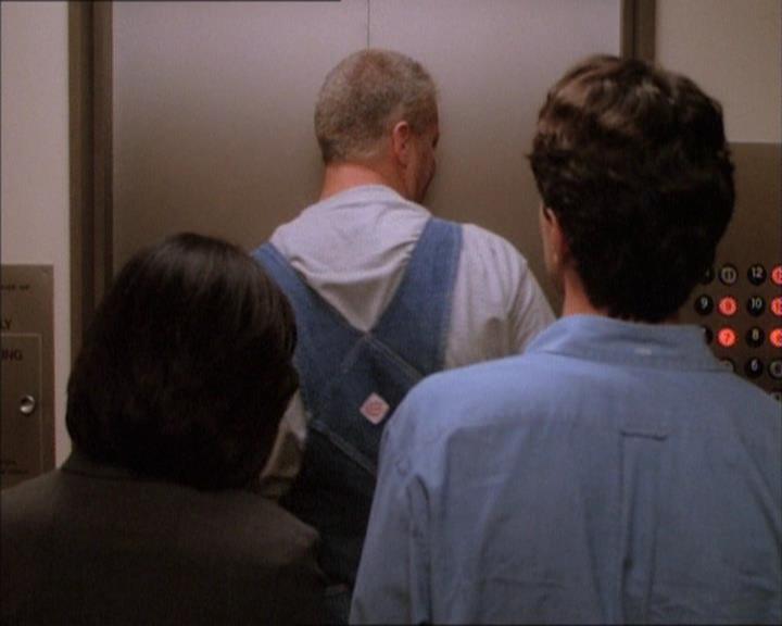 Charmed-Online_dot_net-1x02IveGotYouUnderMySkin0680.jpg