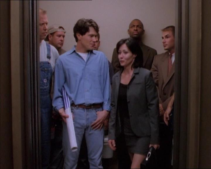 Charmed-Online_dot_net-1x02IveGotYouUnderMySkin0696.jpg