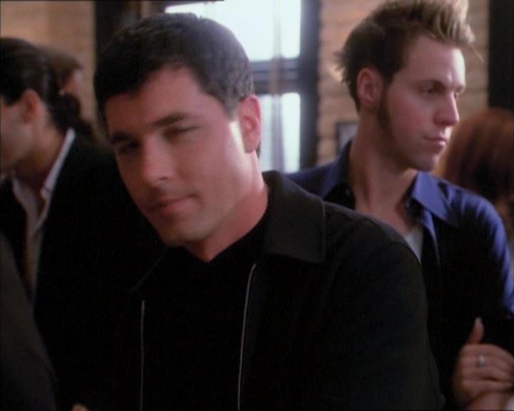 Charmed-Online_dot_net-1x02IveGotYouUnderMySkin0709.jpg