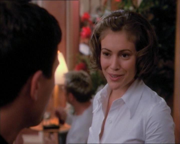 Charmed-Online_dot_net-1x02IveGotYouUnderMySkin0711.jpg