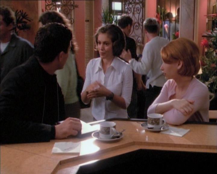 Charmed-Online_dot_net-1x02IveGotYouUnderMySkin0716.jpg