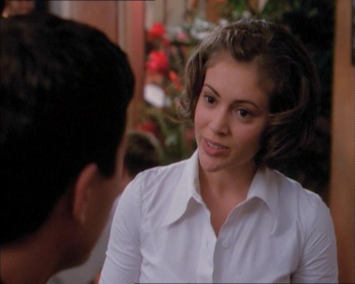 Charmed-Online_dot_net-1x02IveGotYouUnderMySkin0723.jpg