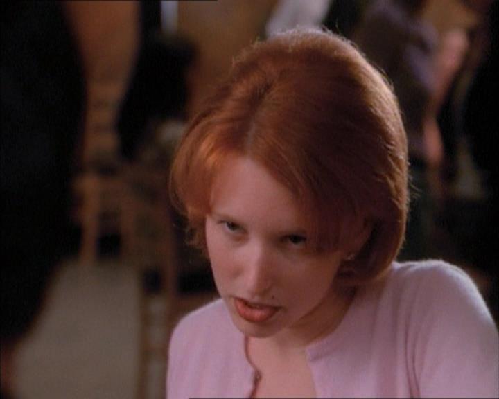 Charmed-Online_dot_net-1x02IveGotYouUnderMySkin0730.jpg