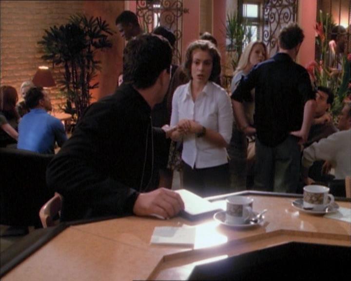 Charmed-Online_dot_net-1x02IveGotYouUnderMySkin0736.jpg
