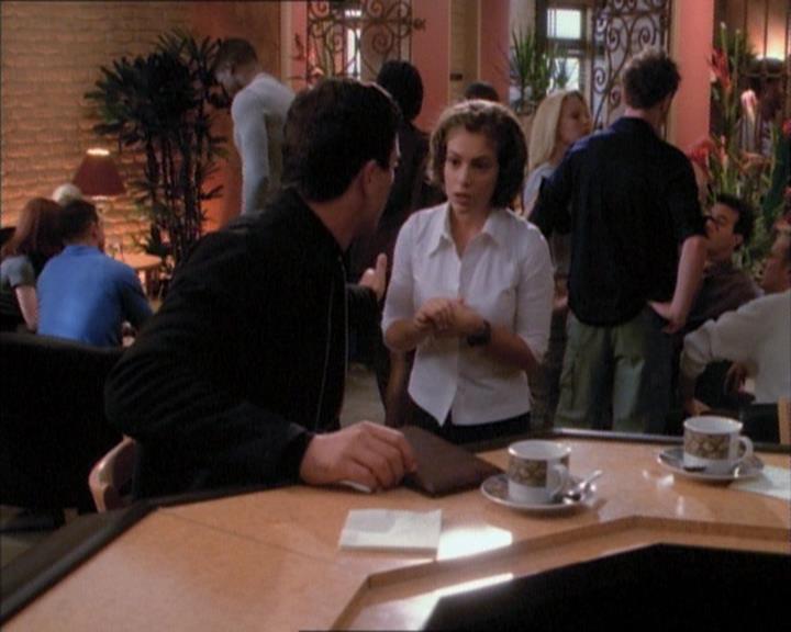 Charmed-Online_dot_net-1x02IveGotYouUnderMySkin0737.jpg