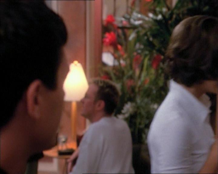 Charmed-Online_dot_net-1x02IveGotYouUnderMySkin0753.jpg
