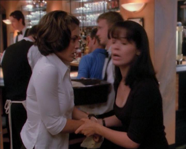 Charmed-Online_dot_net-1x02IveGotYouUnderMySkin0766.jpg