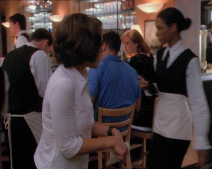 Charmed-Online_dot_net-1x02IveGotYouUnderMySkin0767.jpg