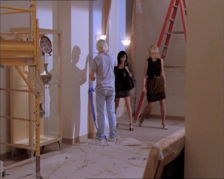 Charmed-Online_dot_net-1x02IveGotYouUnderMySkin0773.jpg