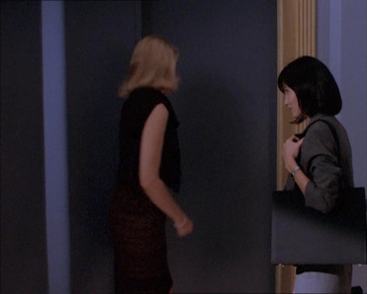 Charmed-Online_dot_net-1x02IveGotYouUnderMySkin0791.jpg