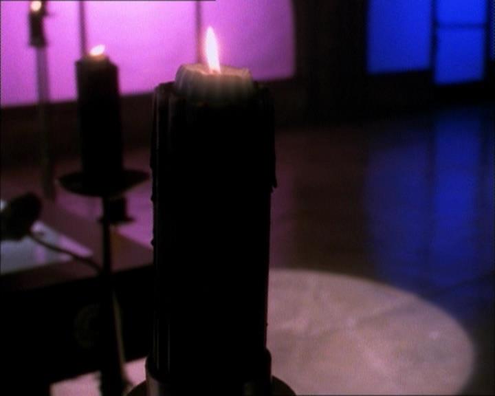 Charmed-Online_dot_net-1x02IveGotYouUnderMySkin0825.jpg