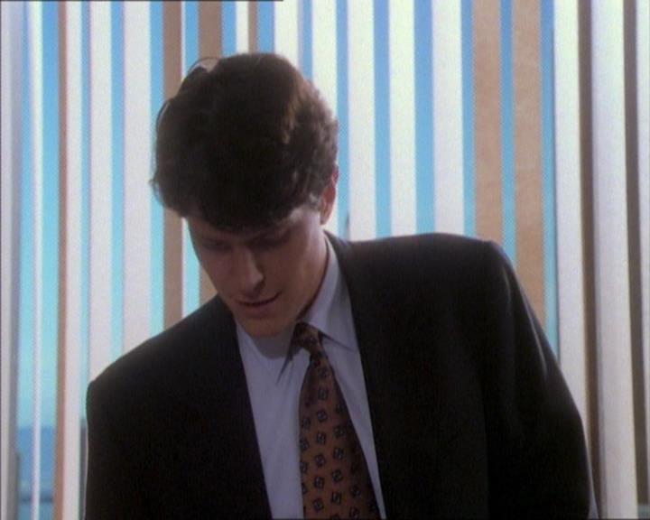 Charmed-Online_dot_net-1x02IveGotYouUnderMySkin0876.jpg