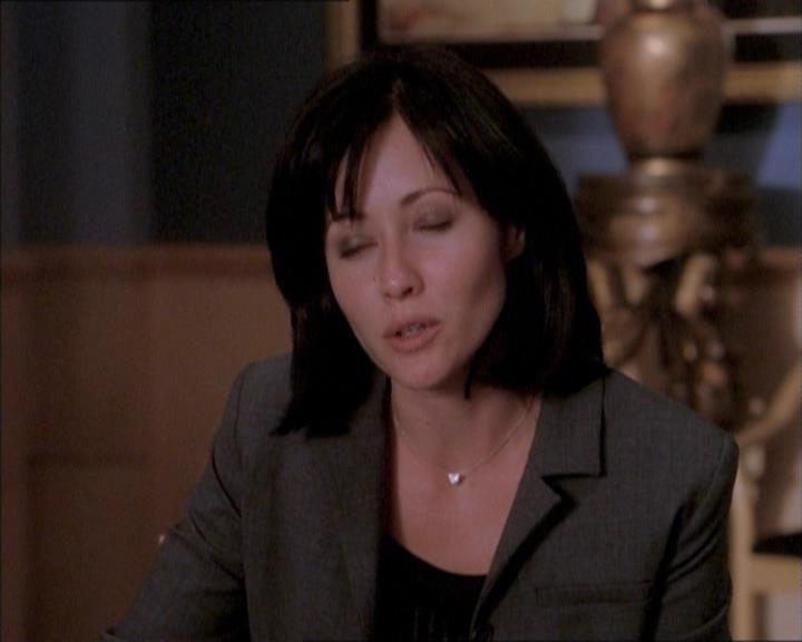 Charmed-Online_dot_net-1x02IveGotYouUnderMySkin0892.jpg