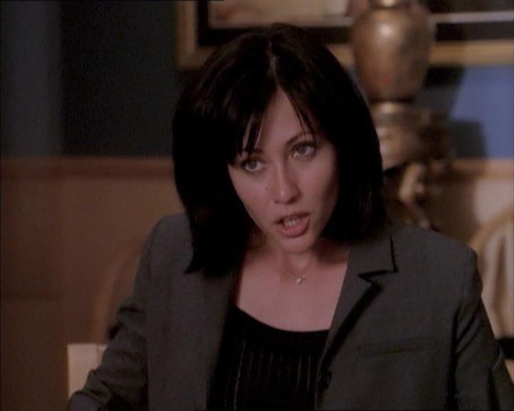 Charmed-Online_dot_net-1x02IveGotYouUnderMySkin0896.jpg
