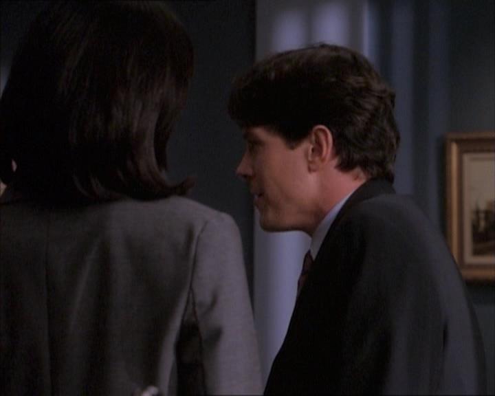 Charmed-Online_dot_net-1x02IveGotYouUnderMySkin0924.jpg