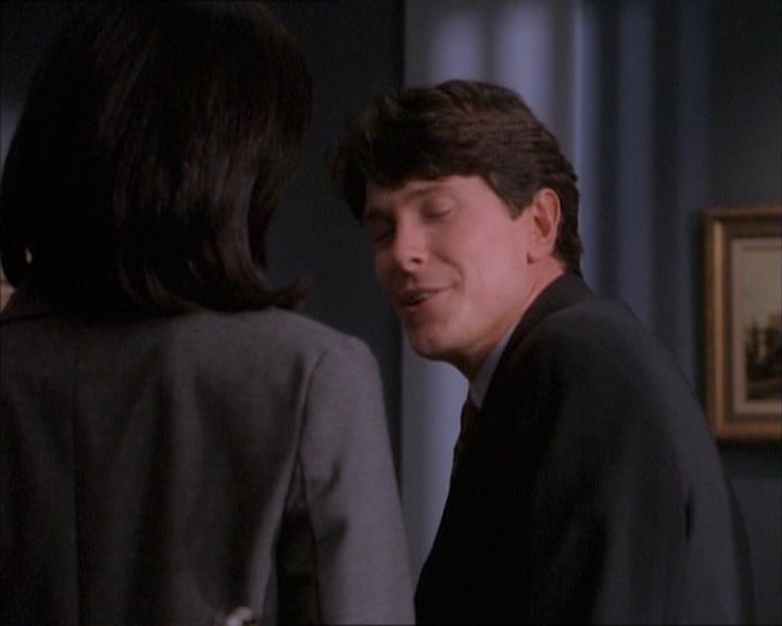 Charmed-Online_dot_net-1x02IveGotYouUnderMySkin0927.jpg