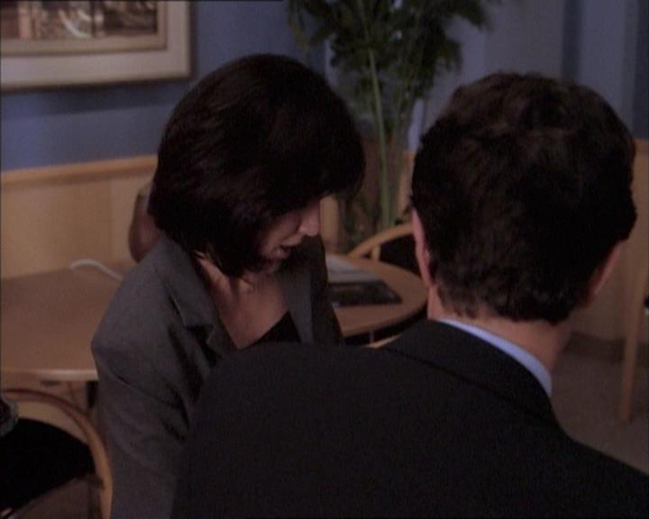 Charmed-Online_dot_net-1x02IveGotYouUnderMySkin0946.jpg