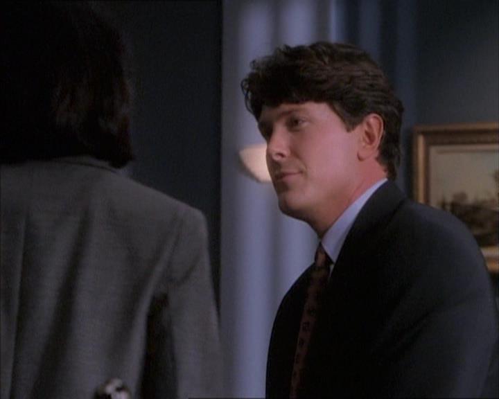 Charmed-Online_dot_net-1x02IveGotYouUnderMySkin0949.jpg