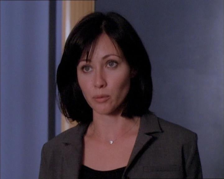 Charmed-Online_dot_net-1x02IveGotYouUnderMySkin0967.jpg