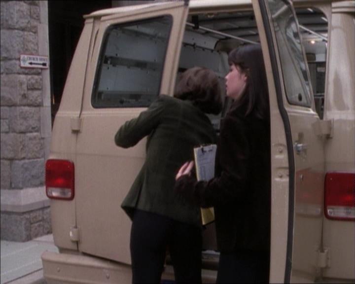 Charmed-Online_dot_net-1x02IveGotYouUnderMySkin0987.jpg