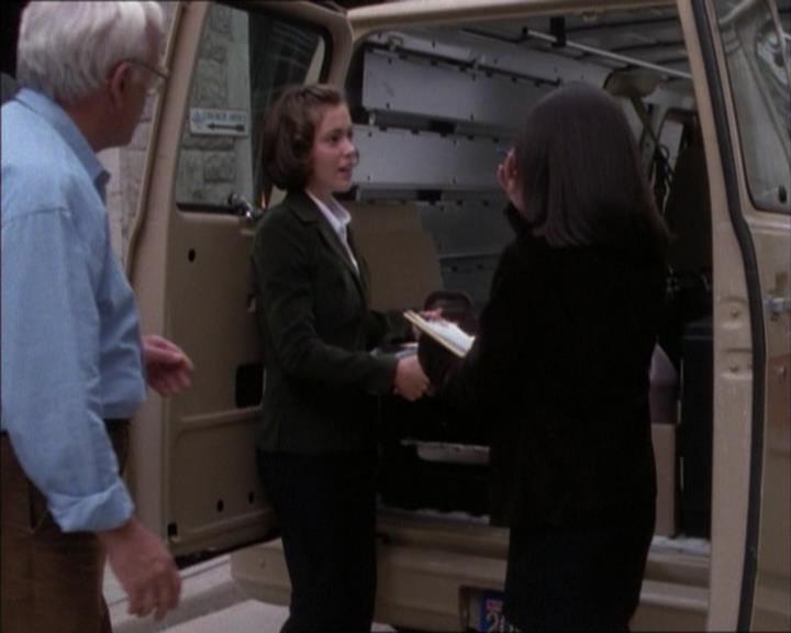 Charmed-Online_dot_net-1x02IveGotYouUnderMySkin1002.jpg