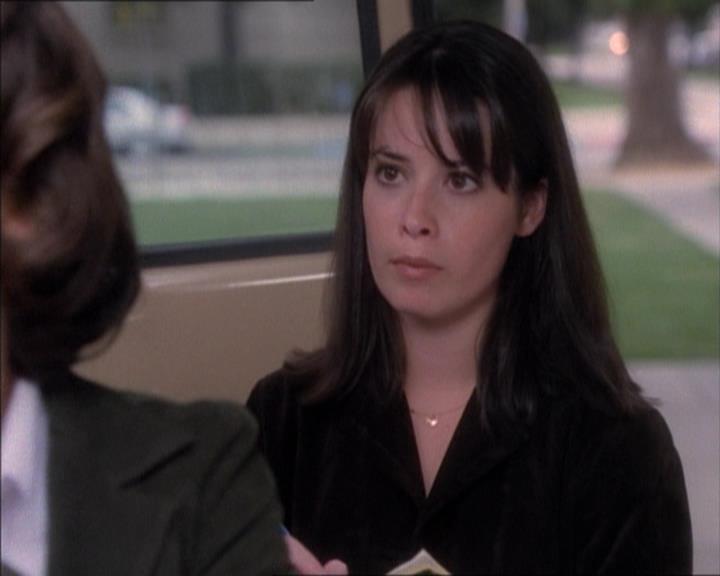 Charmed-Online_dot_net-1x02IveGotYouUnderMySkin1031.jpg