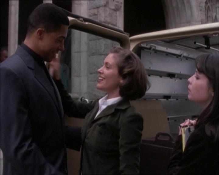 Charmed-Online_dot_net-1x02IveGotYouUnderMySkin1034.jpg