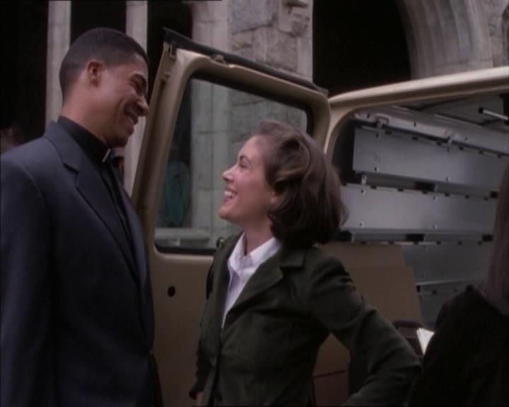 Charmed-Online_dot_net-1x02IveGotYouUnderMySkin1036.jpg