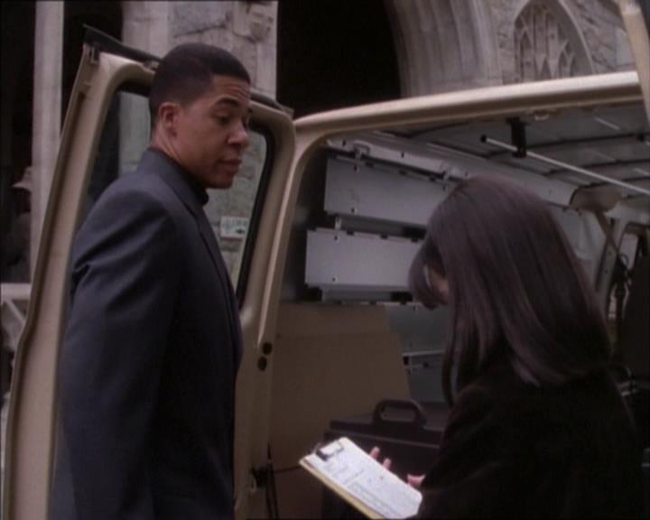 Charmed-Online_dot_net-1x02IveGotYouUnderMySkin1042.jpg