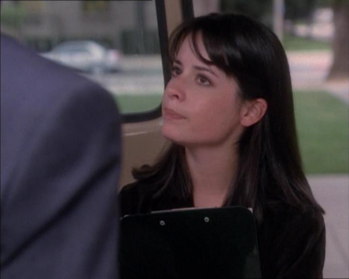 Charmed-Online_dot_net-1x02IveGotYouUnderMySkin1051.jpg
