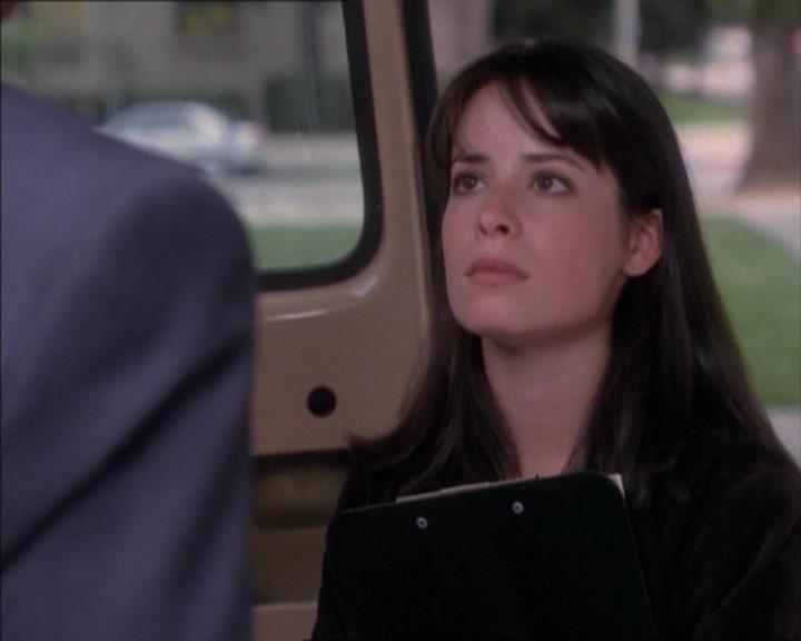 Charmed-Online_dot_net-1x02IveGotYouUnderMySkin1061.jpg
