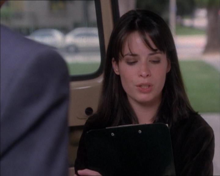 Charmed-Online_dot_net-1x02IveGotYouUnderMySkin1065.jpg