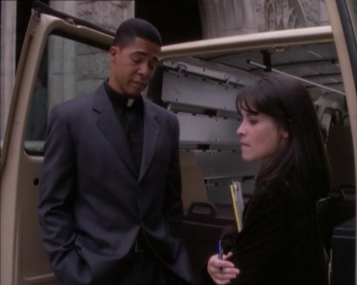 Charmed-Online_dot_net-1x02IveGotYouUnderMySkin1070.jpg
