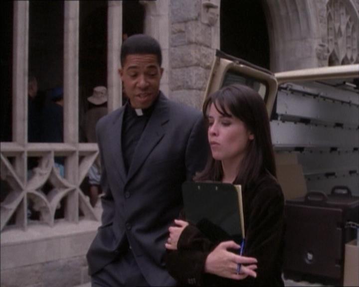 Charmed-Online_dot_net-1x02IveGotYouUnderMySkin1073.jpg