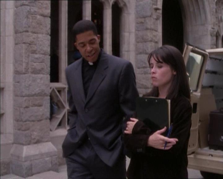 Charmed-Online_dot_net-1x02IveGotYouUnderMySkin1075.jpg